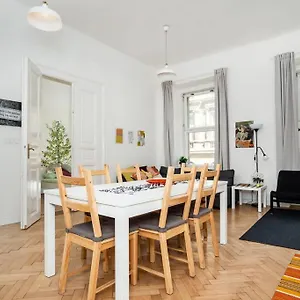 Apartamento Bright, Spacious In The Historic Centre, Praga