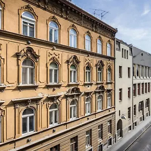 https://hi-bp-cosy-tolnai-street-apartments.inbudapesthotels.com